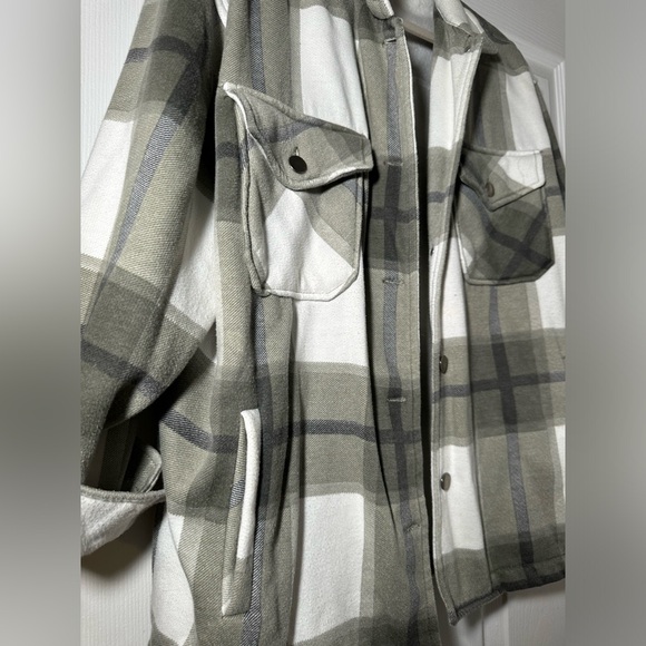 Boohoo Green Plaid Button Front Shacket Small - Picture 2 of 3